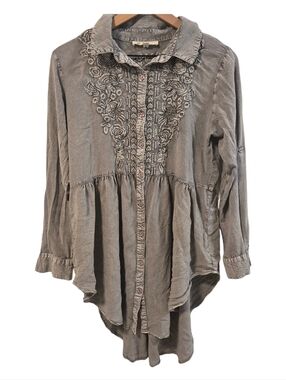 Solitaire Gray Washed Embroidered Floral Button Down Tunic Top Medium